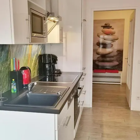 Obj 69 - Strandlaeufer 2- Bis 4 Personen Inkl Strandkorb Lage 90 M Zum